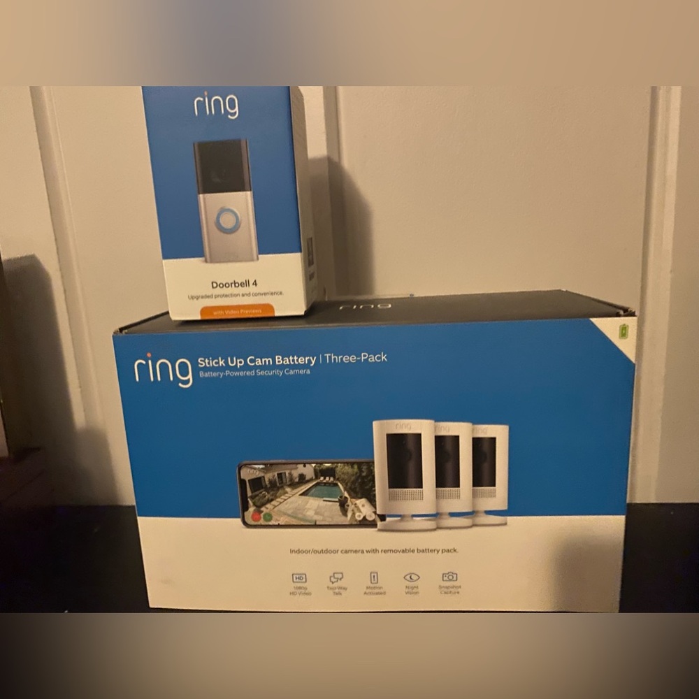 Ring, 3security 1 doorbell cameras,3 solar panels included
